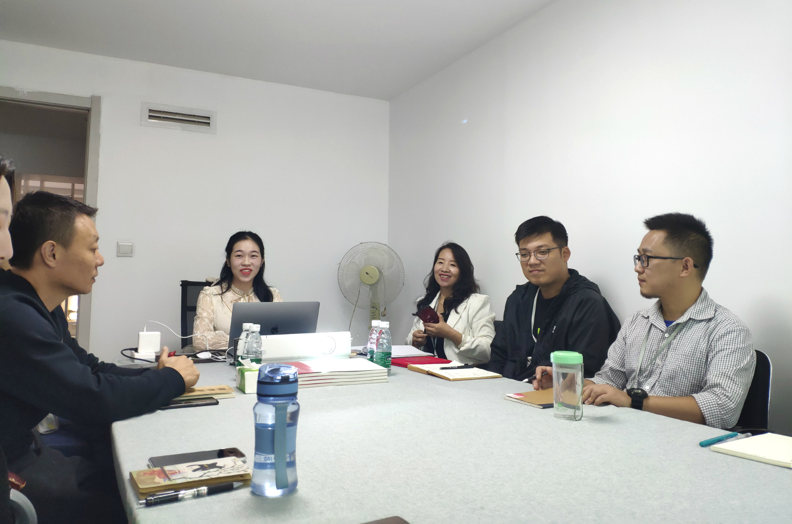 磐石品牌舉辦“賦能員工 合作共贏—商務(wù)禮儀”培訓(xùn)活動 磐石品牌舉辦“賦能員工 合作共贏—商務(wù)禮儀”培訓(xùn)活動