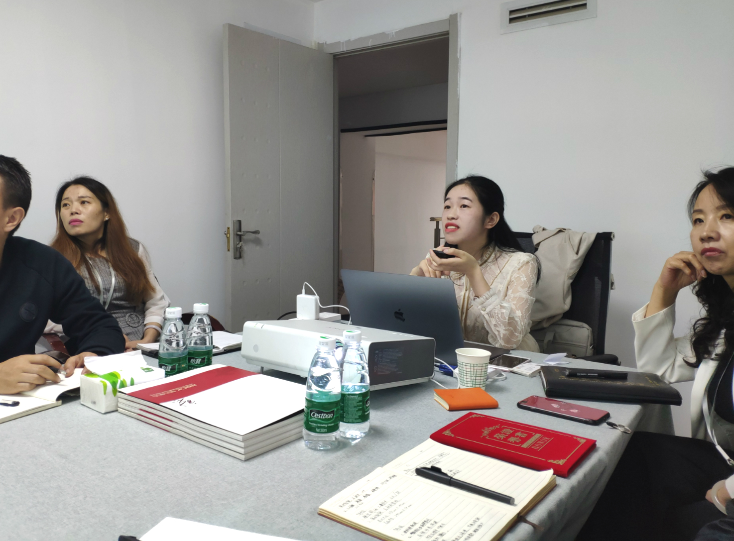 磐石品牌舉辦“賦能員工 合作共贏—商務(wù)禮儀”培訓(xùn)活動 磐石品牌舉辦“賦能員工 合作共贏—商務(wù)禮儀”培訓(xùn)活動