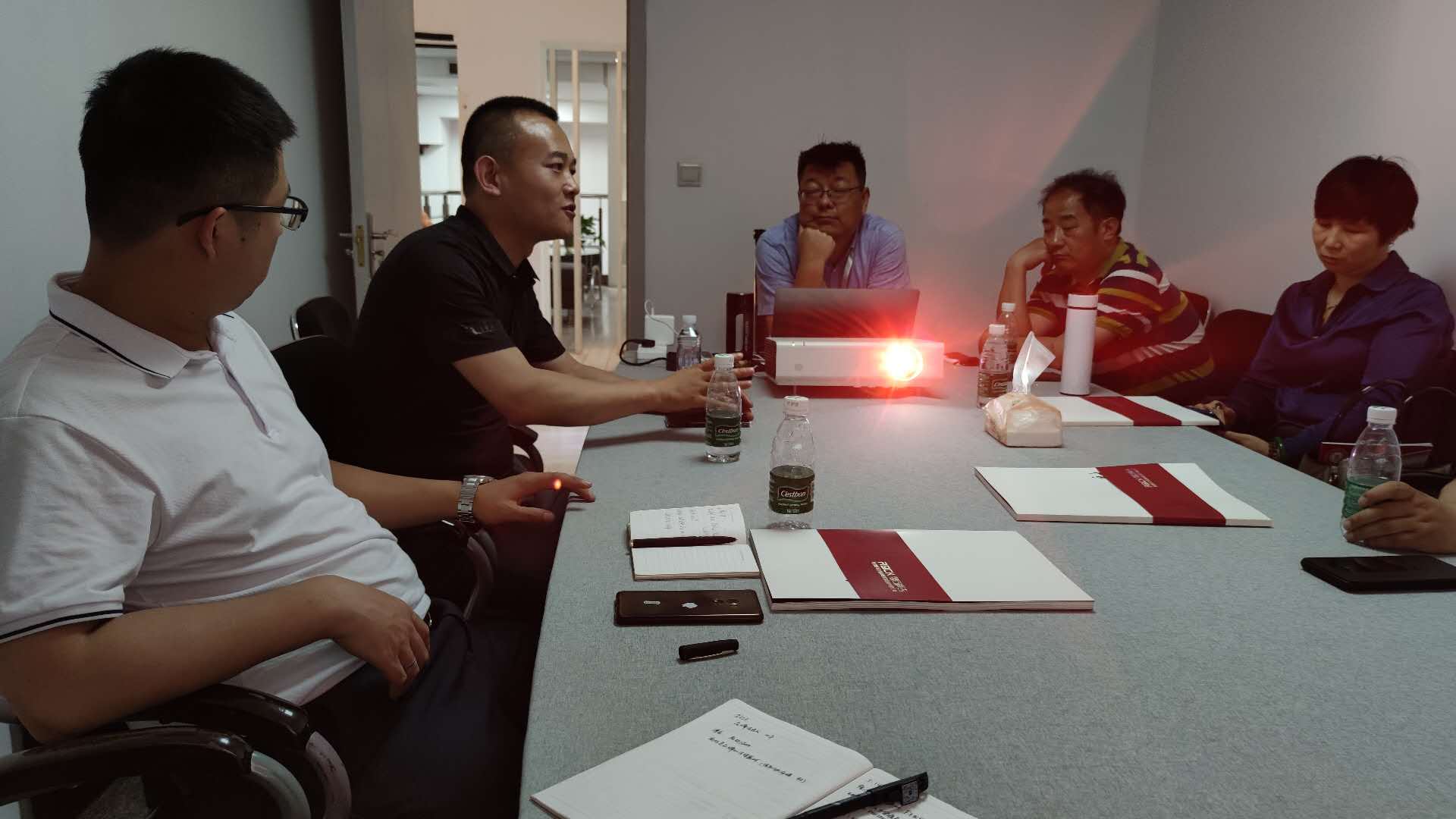 陜西品牌人發(fā)展建設(shè)研討會(huì)順利召開 陜西品牌人發(fā)展建設(shè)研討會(huì)順利召開