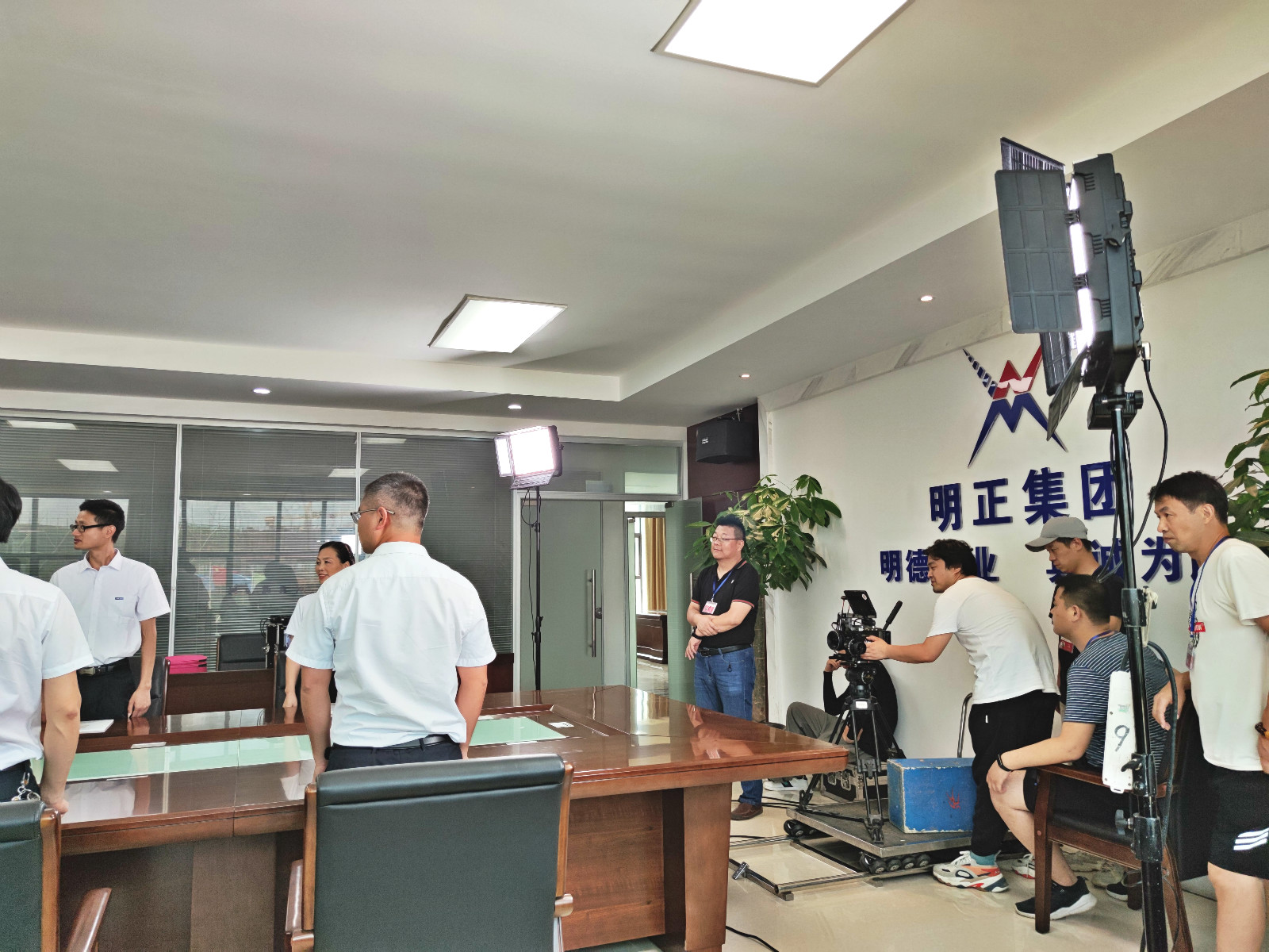 磐石品牌“明正集團(tuán)宣傳片”項(xiàng)目順利殺青 磐石品牌“明正集團(tuán)宣傳片”項(xiàng)目順利殺青